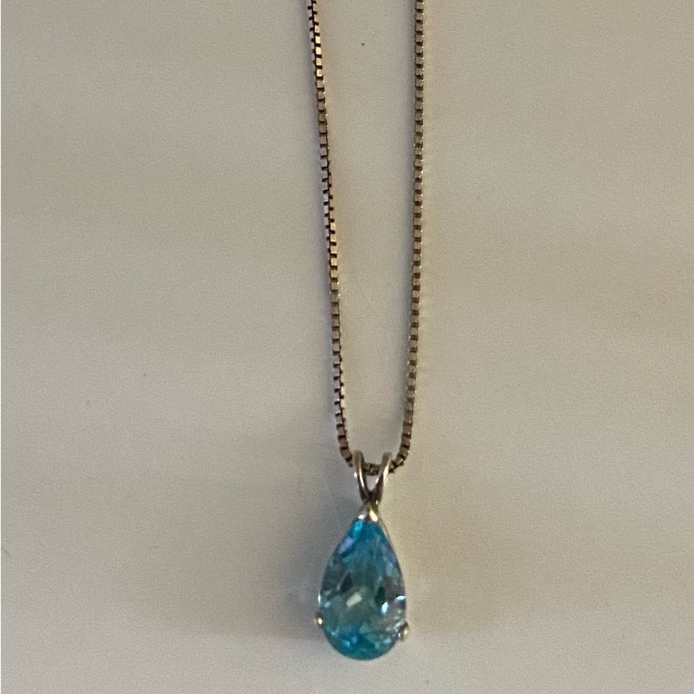 Genuine Sterling Silver pendant and chain necklace Beautiful blue topaz gemstone - Picture 2 of 2
